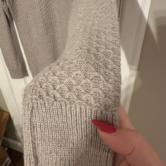 Women’s grey/tan Old Navy textured sweater - Picture 2 of 5